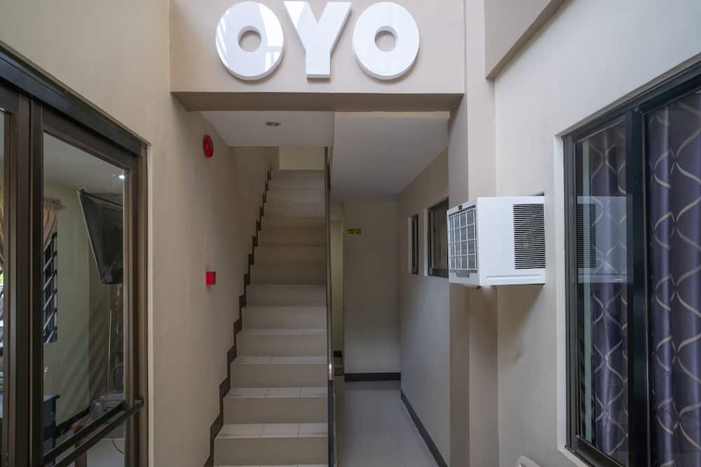 Super OYO 604 Chateau Cinco Dormitel - Hostel