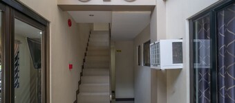 Super OYO 604 Chateau Cinco Dormitel - Hostel