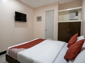 Deluxe tweepersoonskamer | Een bureau, extra bedden, gratis wifi