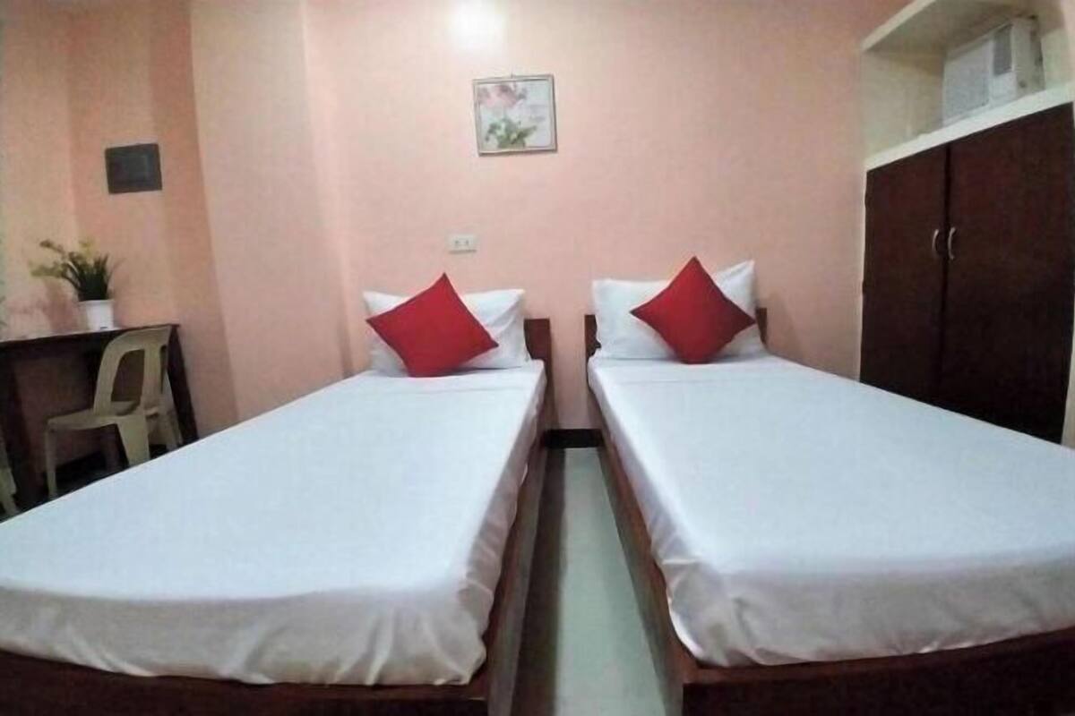 Desk, rollaway beds, free WiFi