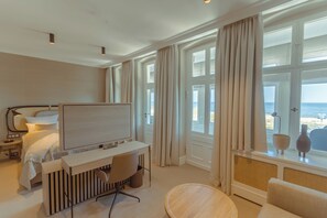 Junior Suite | 1 bedroom, minibar, in-room safe, desk