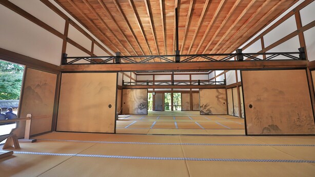 A traditional Japanese room with tatami flooring, wooden beams, and sliding doors. - GuestHouse SagaArashiyama (Kyoto)