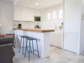 Fridge, microwave, oven, dishwasher - Expo Apartment Golden Mile - 5 min walk to beach (Marbella)