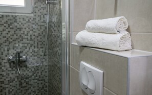 Shower, towels, shampoo, toilet paper - Villa Lajna (Neum)