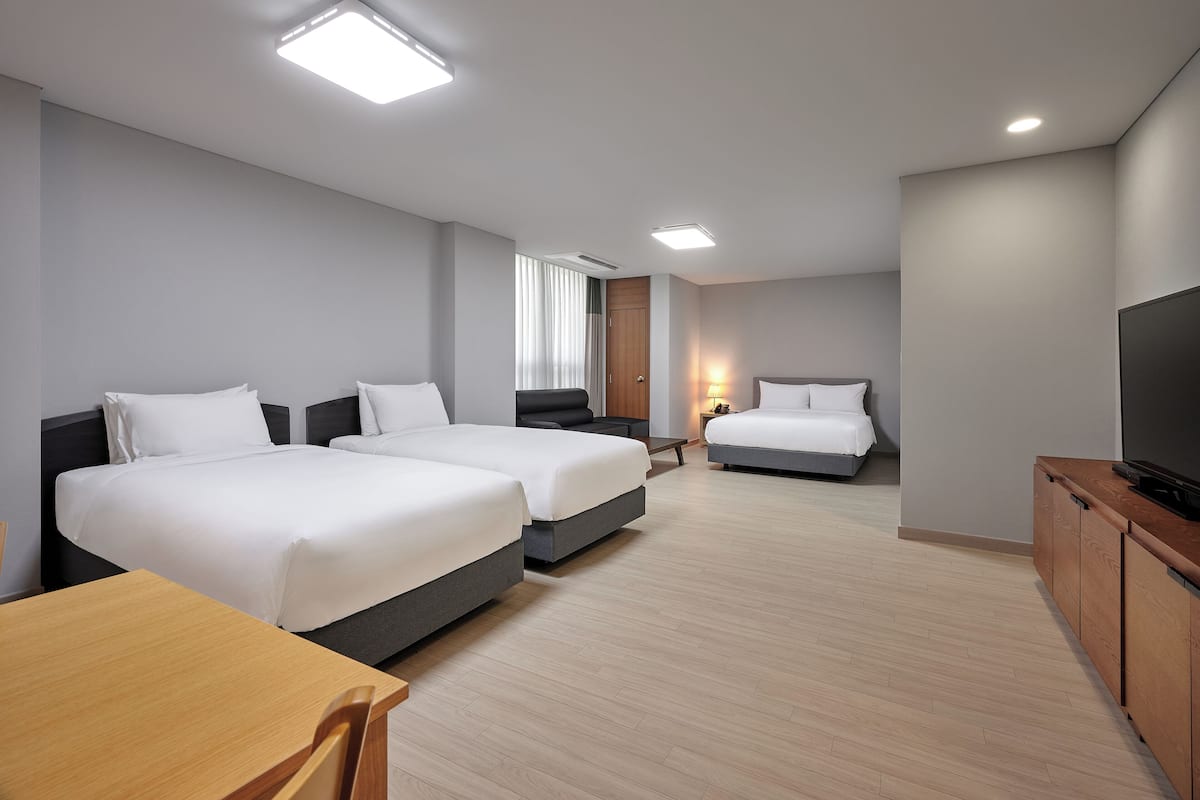 Premium bedding, in-room safe, desk, blackout curtains