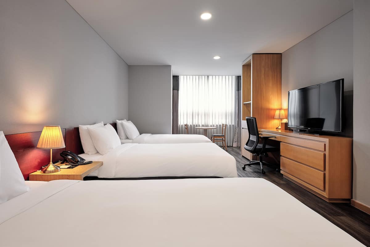 Premium bedding, in-room safe, desk, blackout curtains