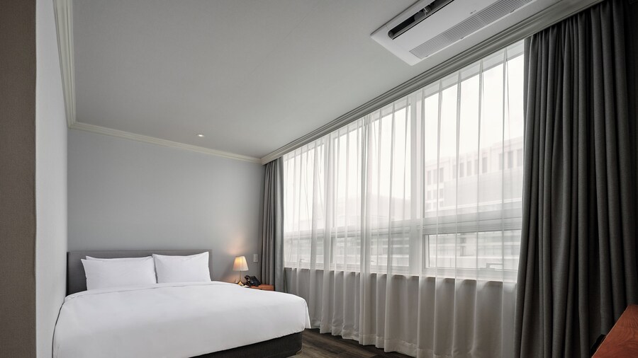 Ramada Hotels & Suites Seoul Namdaemun