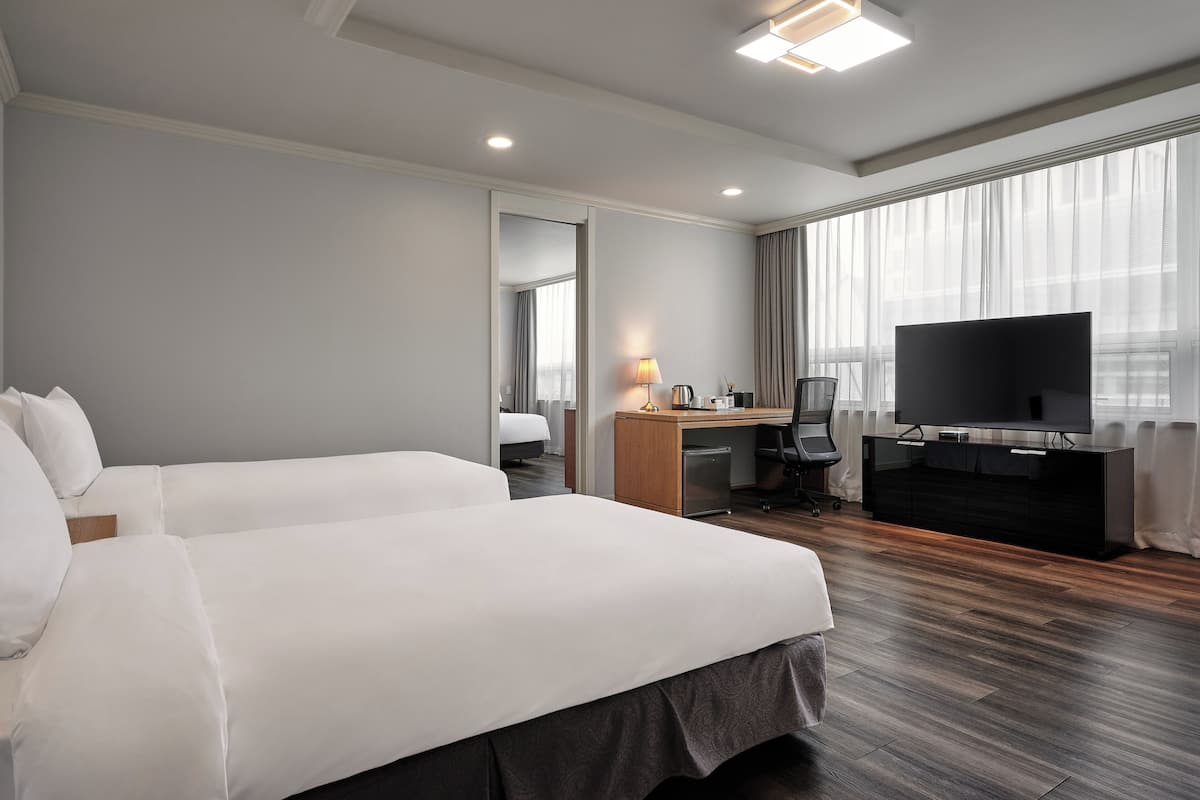 Premium bedding, in-room safe, desk, blackout curtains
