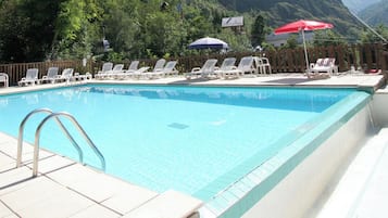 Piscine extérieure, piscine chauffée
