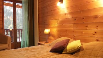 5 bedrooms, iron/ironing board, WiFi