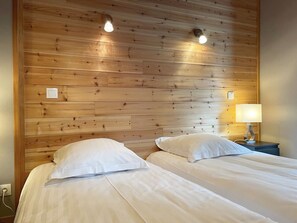 6 bedrooms, iron/ironing board, WiFi