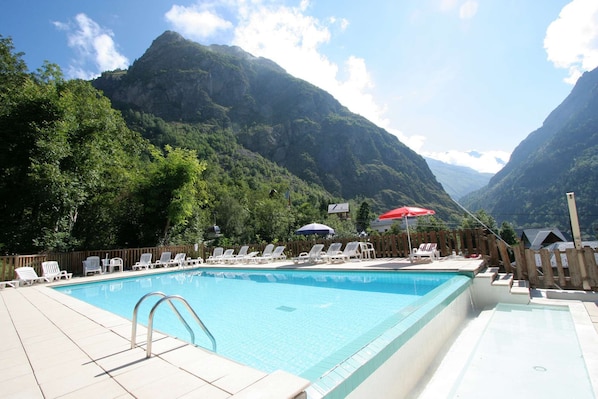 Outdoor pool, a heated pool