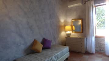 Departamento Confort, 1 habitación (Le Ginestre) | 1 habitación y caja de seguridad en la habitación