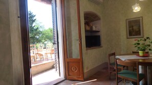 Comfort-Apartment, 1 Schlafzimmer (Le Viole) | Essbereich im Zimmer