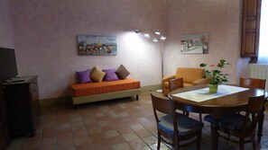 Comfort Apartment, 1 Bedroom (Le Ginestre) | Living room | TV - Affittacamere Le Ginestre (San Gimignano)
