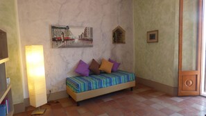 Comfort Apartment, 1 Bedroom (Le Viole) | Living area | TV - Affittacamere Le Ginestre (San Gimignano)
