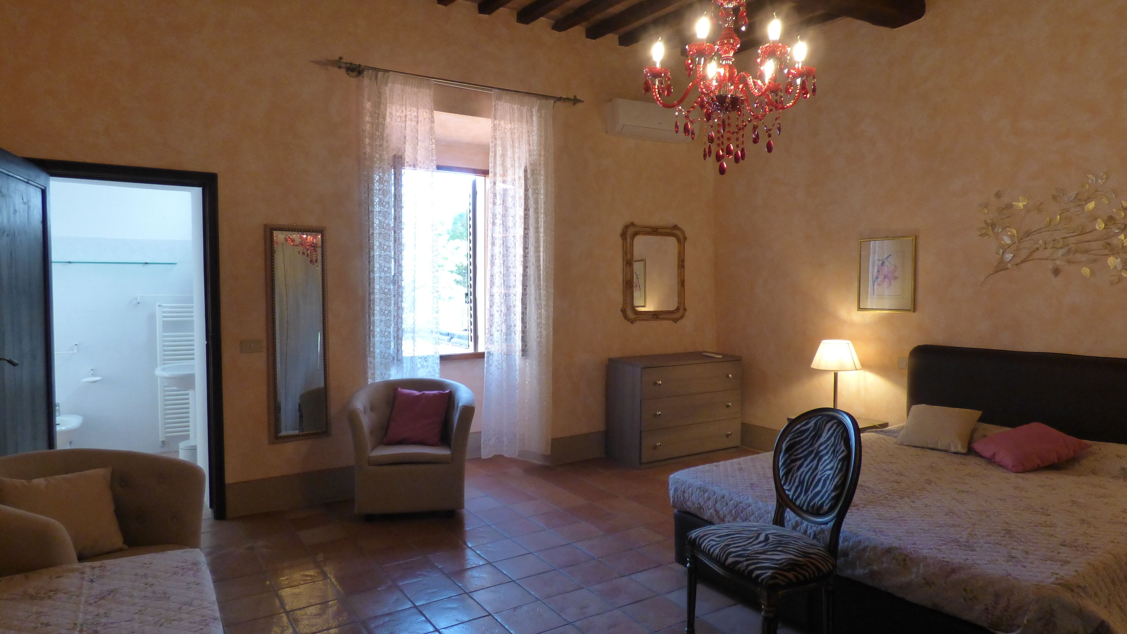 Comfort Apartment, 1 Bedroom (Le Viole) | In-room safe, iron/ironing board, free WiFi, bed sheets