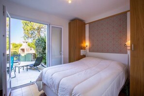 2 bedrooms, iron/ironing board, WiFi