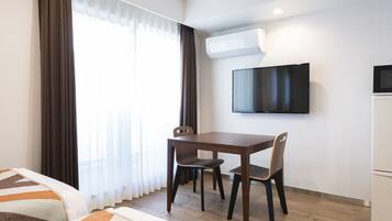 Standard Triple Room | In-room dining