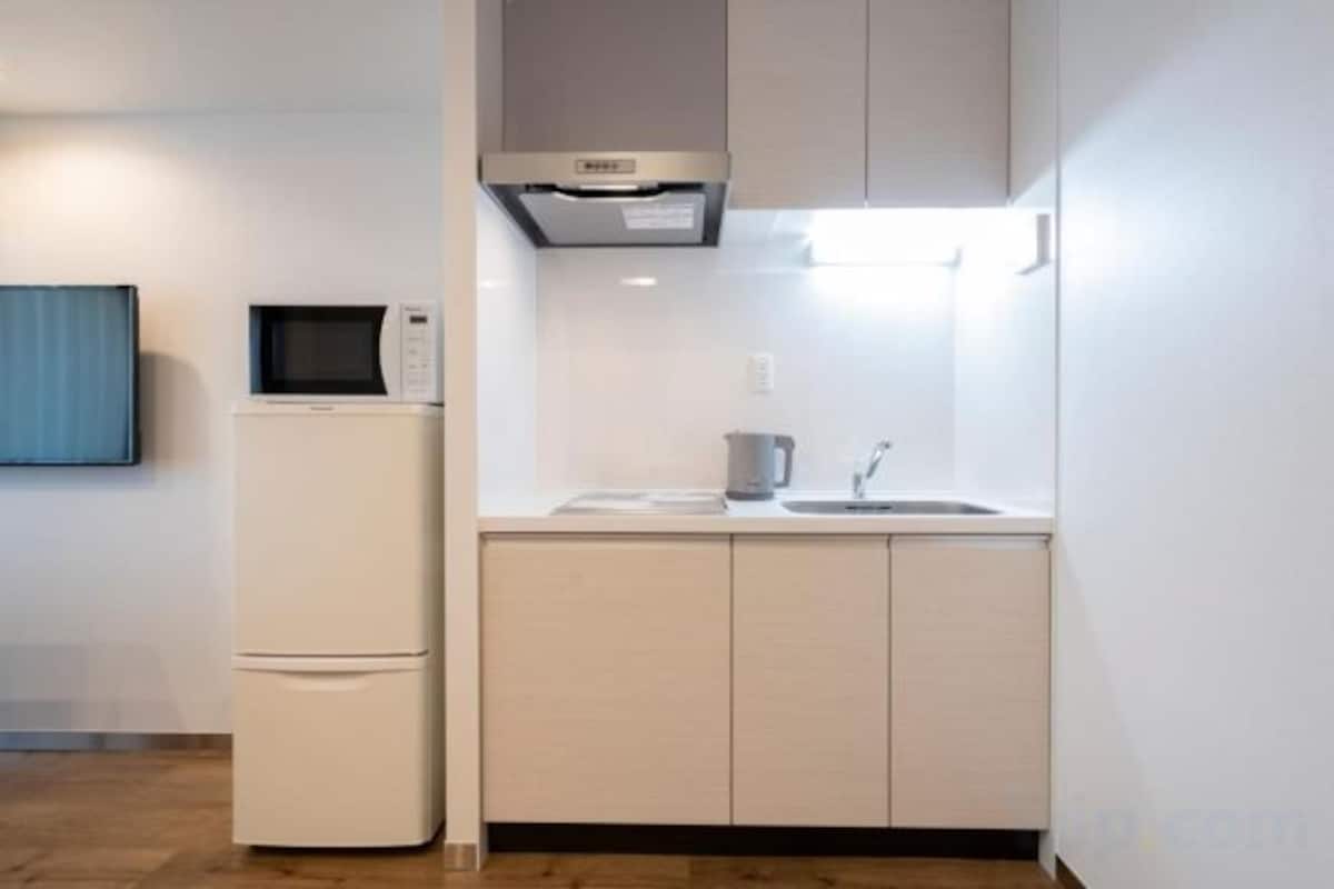 Fridge, microwave, stovetop, electric kettle
