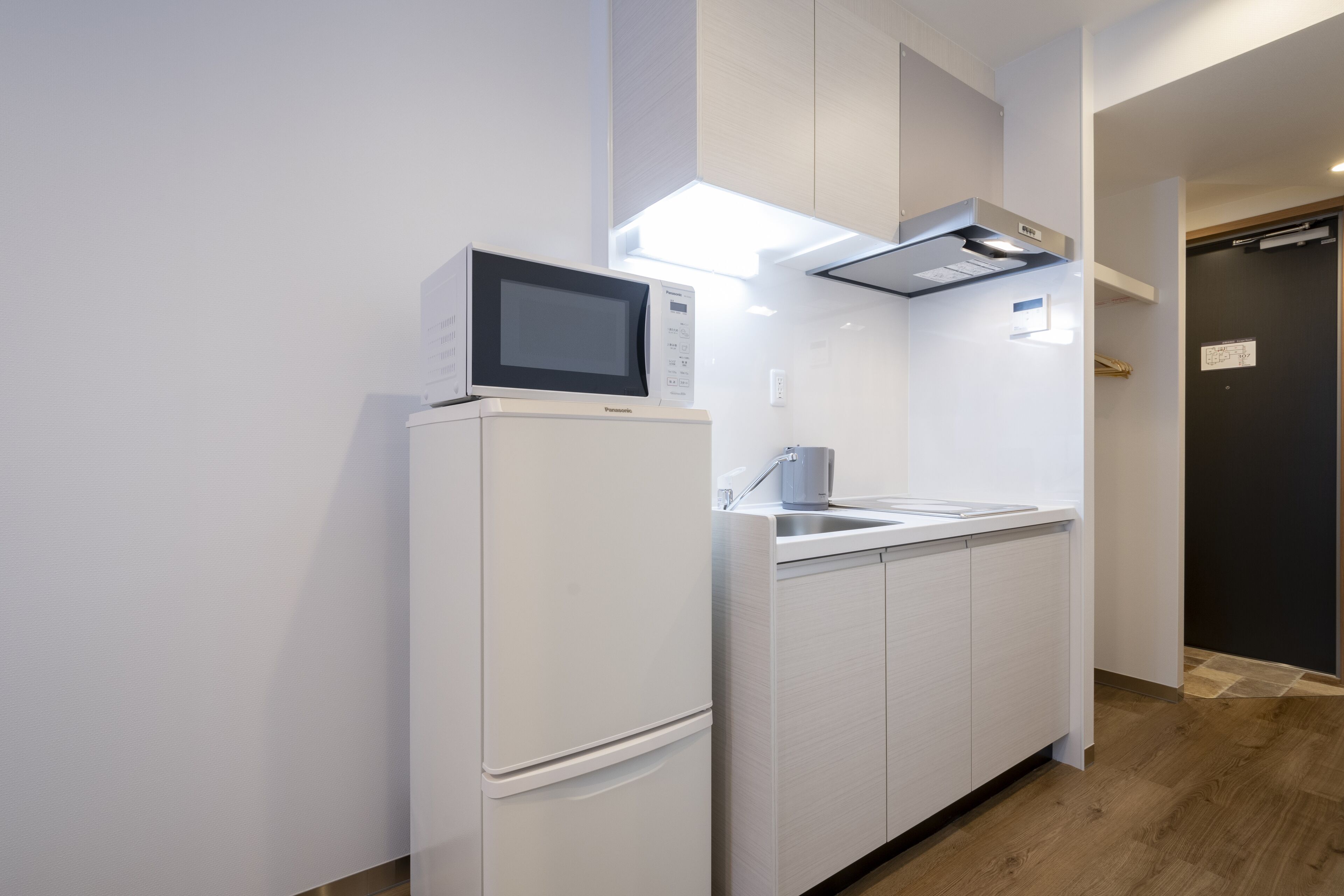 deluxe quadruple room | private kitchen | fridge, microwave, stovetop, electric kettle
