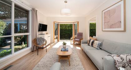 Charming Cottage in Beautiful Hampton