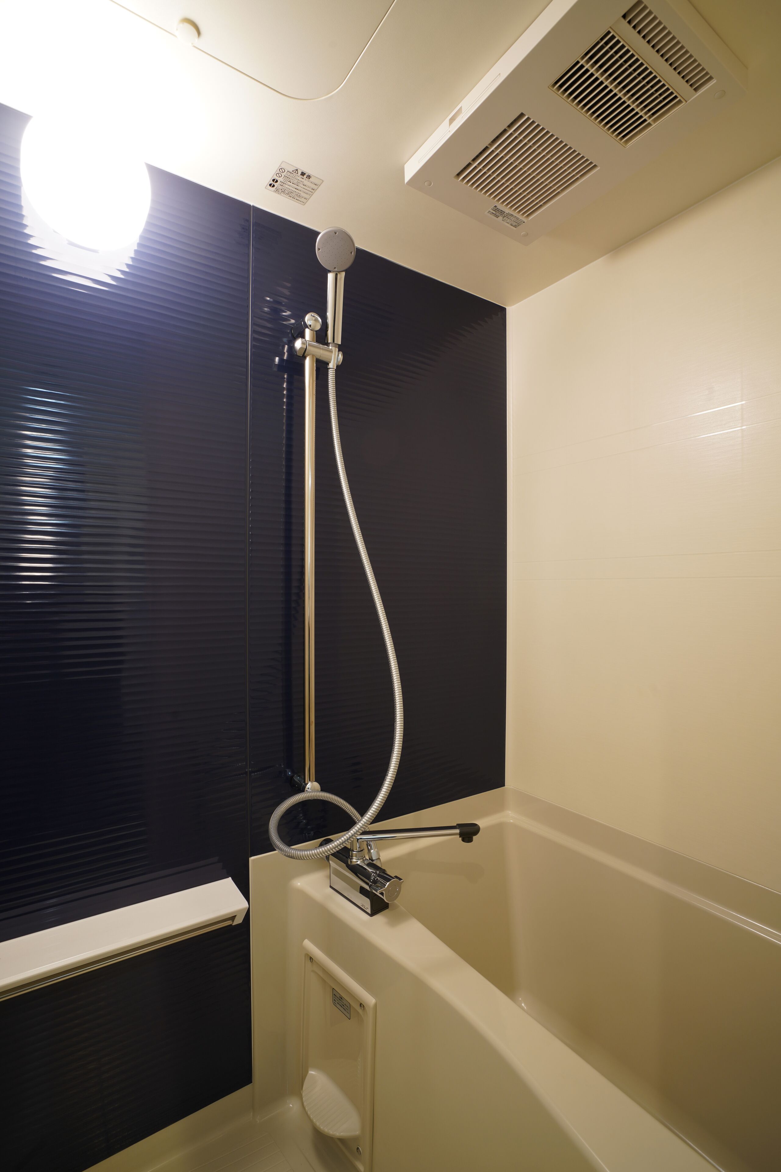 deep-soaking bathtub