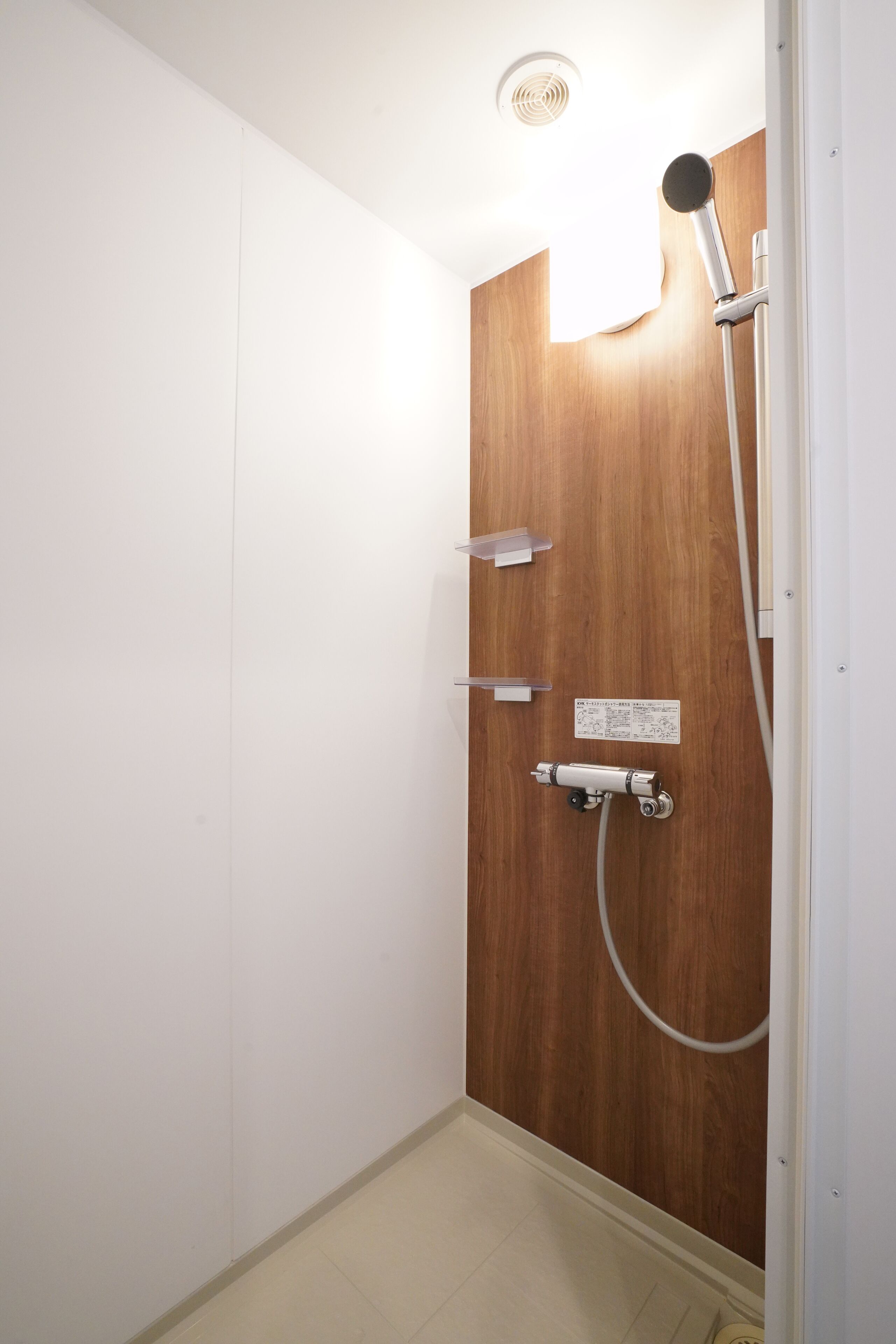 standard triple room | bathroom shower