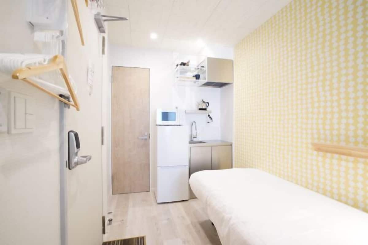 Desk, laptop workspace, iron/ironing board, free WiFi