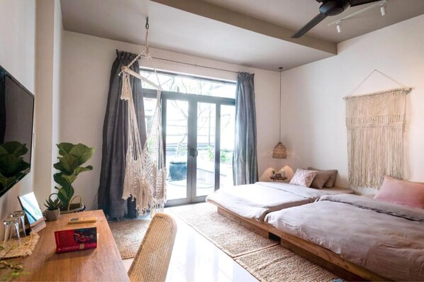 Family Suite (Ayasu) | Desk, laptop workspace, soundproofing, WiFi (free) - Aya Homestay (Ho Chi Minh City)