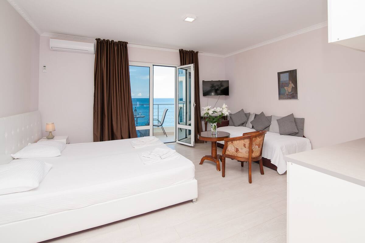 Deluxe Studio Suite, Balcony, Sea View | Premium bedding, memory foam beds, laptop workspace, soundproofing