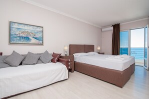 Premium bedding, memory-foam beds, laptop workspace, soundproofing - Open Sea Luxury Apartments (Utjeha)