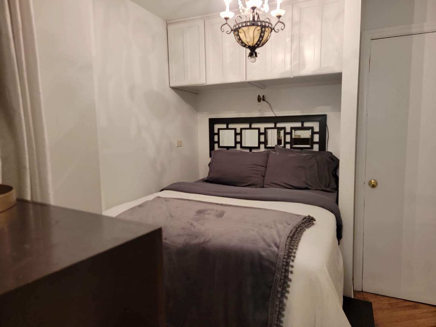 Sunny 1 Bedroom in Trendy East Village - 1.5 blocks from Subway