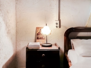 1 bedroom, bed sheets