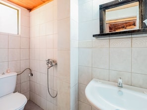 Apartment | Bathroom | Shower, towels