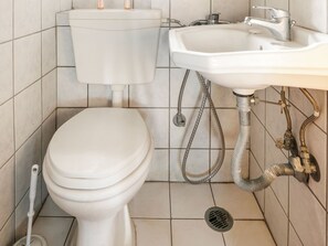 Bathroom - Charming Holiday Home in Askos Near Blue Caves (Zakynthos)