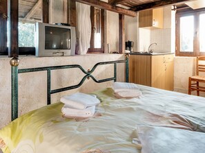 Private kitchen - Charming Holiday Home in Askos Near Blue Caves (Zakynthos)