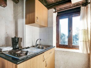 Maison | Cuisine privée | Réfrigérateur, micro-ondes, plaque de cuisson