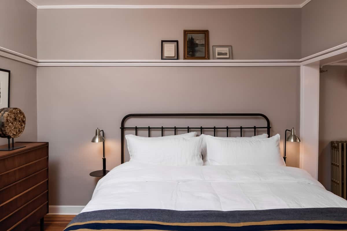 Standard Room, 1 Bedroom, Non Smoking (Room 3) | Desk, laptop workspace, iron/ironing board (on request), WiFi (free)
