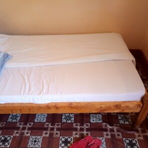 Dobbeltrom – basic | Skrivebord, wi-fi (inkludert) og sengetøy