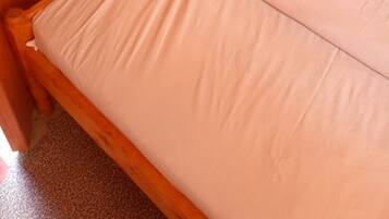 Basic Double Room | Desk, free WiFi, bed sheets