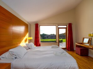 6 bedrooms, iron/ironing board, bed sheets - Castlemartyr Mews (Castlemartyr)