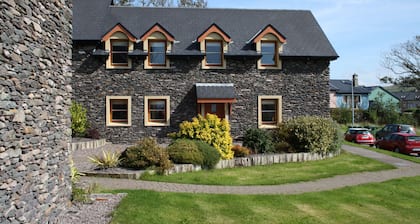 Dingle Courtyard Cottages 2 Bed Sleeps 4