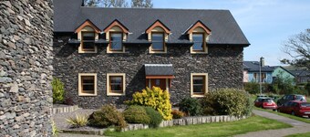 Dingle Courtyard Cottages 2 Bed Sleeps 4
