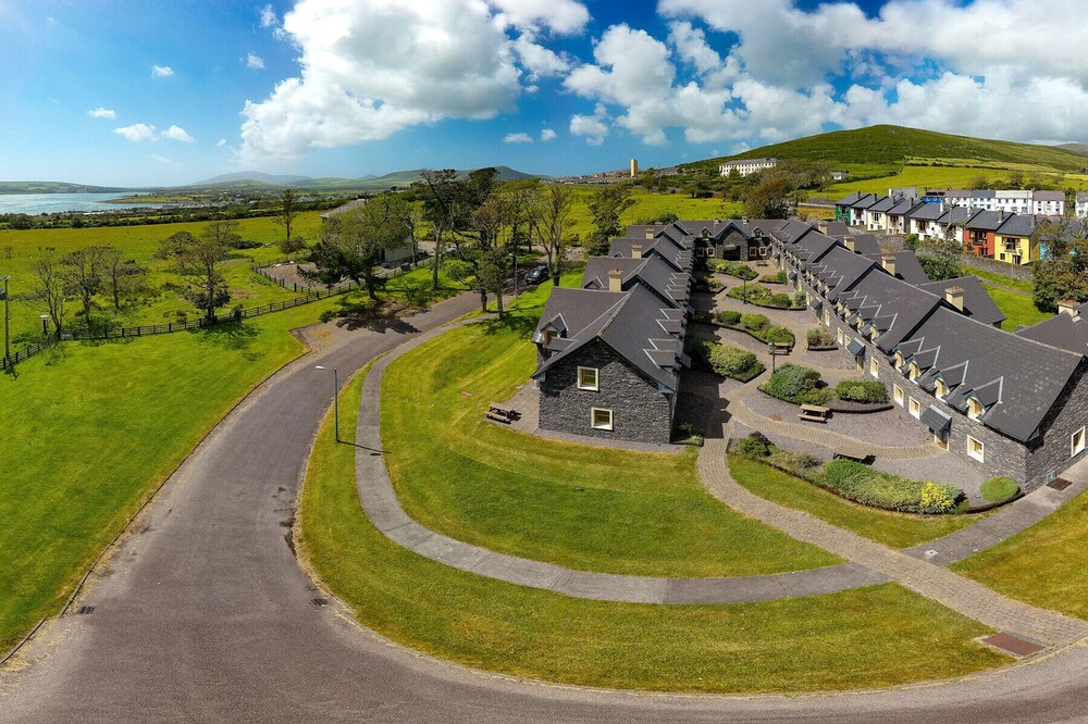 Dingle Courtyard Cottages 2 Bed Sleeps 4