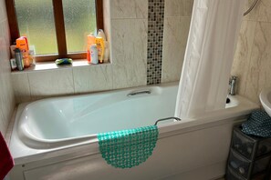House, 2 Bedrooms, Fireplace, Sea Facing | Bathroom