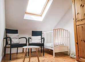 5 bedrooms, bed sheets
