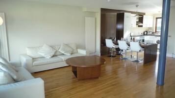 Castlemartyr Holiday Lodges (3 Bed) | Living area