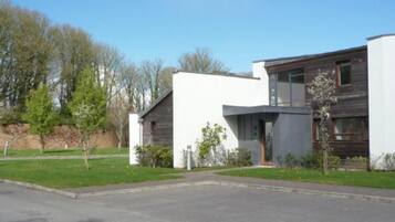 House, 3 Bedrooms, 2 Bathrooms | Terrace/patio