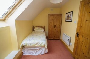 House, 3 Bedrooms, Fireplace, Sea Facing | 3 bedrooms, bed sheets